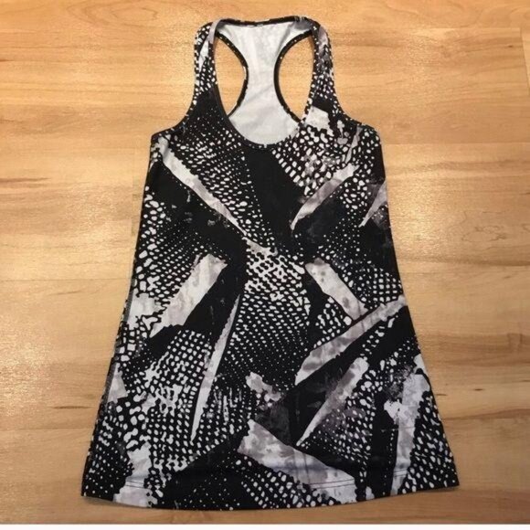 Lululemon Black & White Racerback Tank Top With Abstract Pattern - Picture 3 of 4